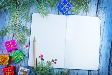 Not defteri ve Noel dekorasyon