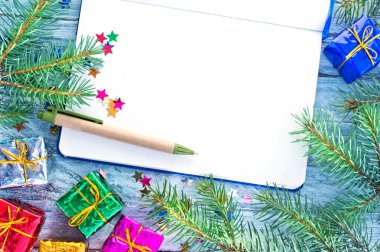 Not defteri ve Noel dekorasyon