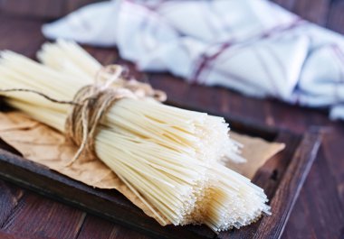 çiğ pirinç noodle