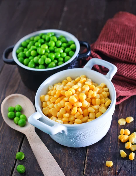 Sweet corn and green peas — Stock Photo, Image