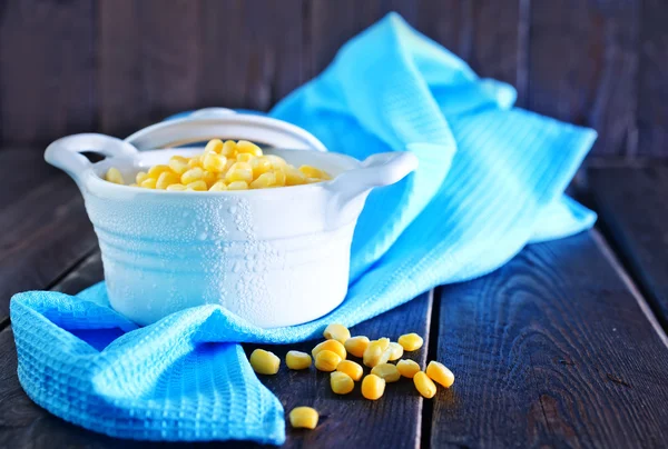 Sweet corn in bowl — Stock Photo, Image