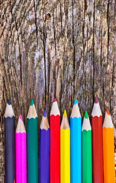 Färgpennor på trä — Stockfoto