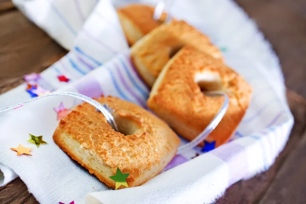 Zoete koekjes op servet — Stockfoto