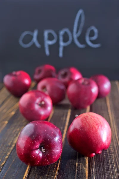 Czerwony i duże jabłka — Zdjęcie stockowe