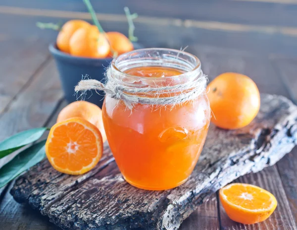 Mermelada de mandarina en el banco —  Fotos de Stock