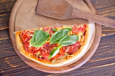 Taze pizza domates ile