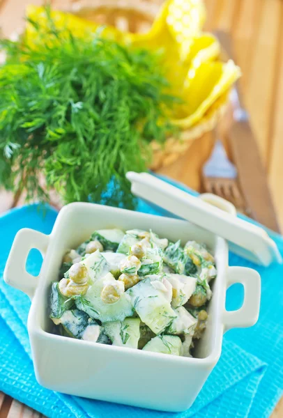 Ensalada con pollo hervido —  Fotos de Stock