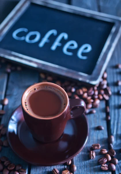 Koffie op de houten tafel — Stockfoto