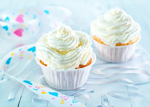 Cupcuke with white cream — Stock Photo, Image