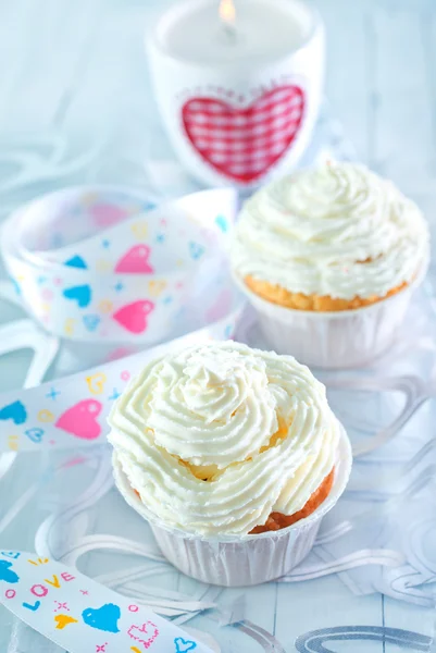 Cupcuke with white cream — Stock Photo, Image