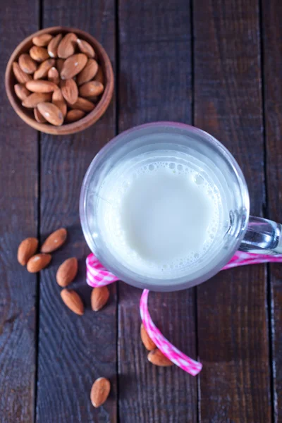 Almond and milk — Stock Photo, Image