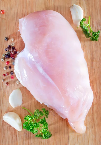 Filetto di pollo crudo — Foto Stock