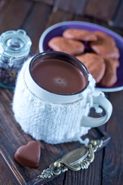 Bebida de cacau e biscoitos doces — Fotografia de Stock