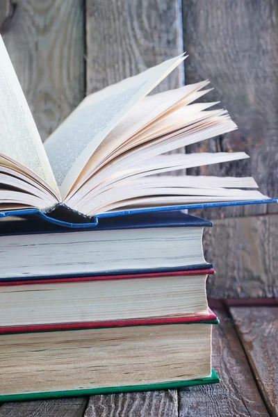 Stapel oude boeken — Stockfoto