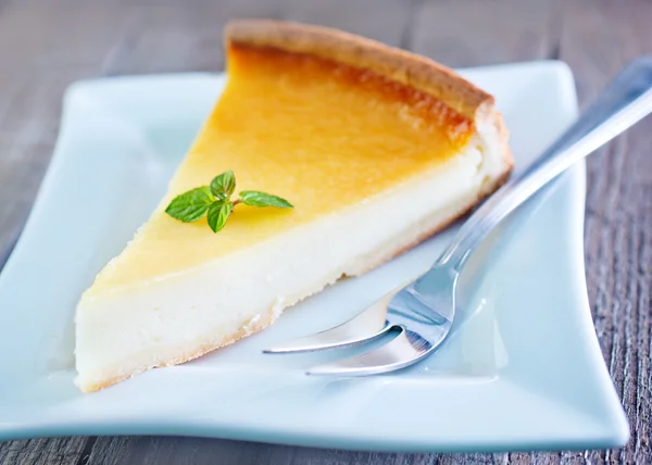 Cheesecake di piring putih — Stok Foto