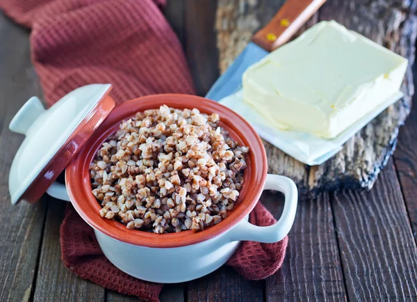 Buchweizen mit Butter — Stockfoto