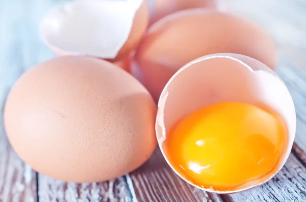 Huevos de pollo crudos —  Fotos de Stock