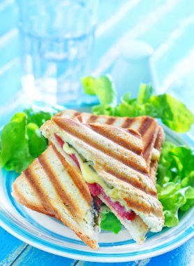 Peynir ve taze otlar ile tost