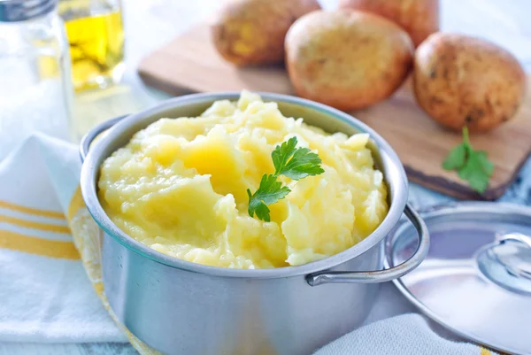 Картопляне пюре на сковороді — стокове фото
