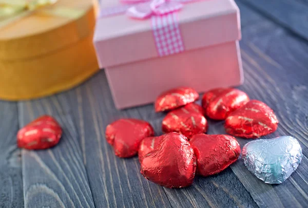 Bonbons au chocolat dans la feuille — Photo