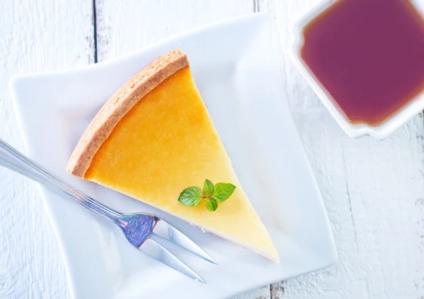 Sweet cheesecake on plate — Stock Photo, Image