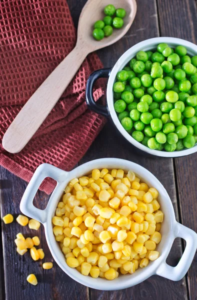 Sweet corn and green peas — Stock Photo, Image