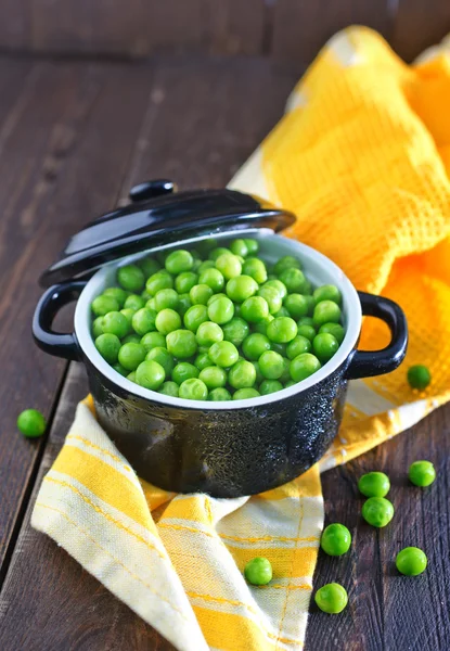 Guisantes verdes en bowl — Foto de Stock