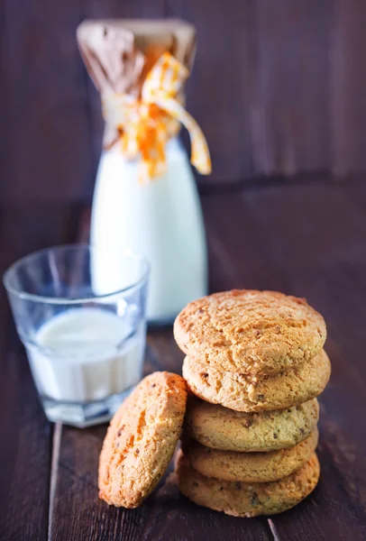 Bolachas doces e leite — Fotografia de Stock