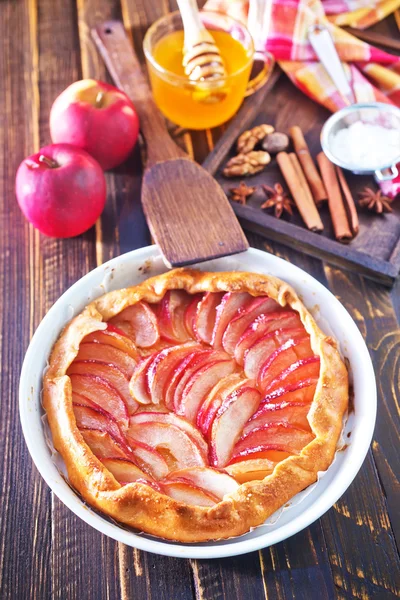 Tarta de manzana con miel y canela —  Fotos de Stock