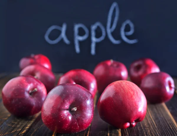 Czerwony i duże jabłka — Zdjęcie stockowe