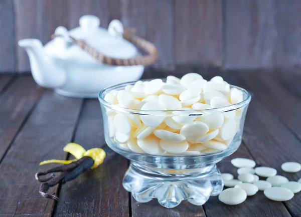 Chocolate branco em tigela de vidro — Fotografia de Stock