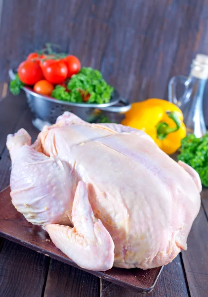 Raw chicken and fresh vegetables — Stock Photo, Image