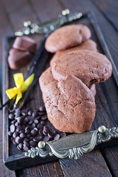 Bolinhos em bandeja de madeira — Fotografia de Stock