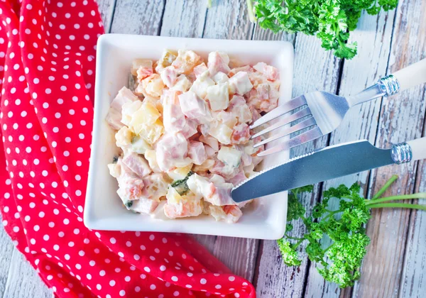 Insalata saporita in ciotola — Foto Stock