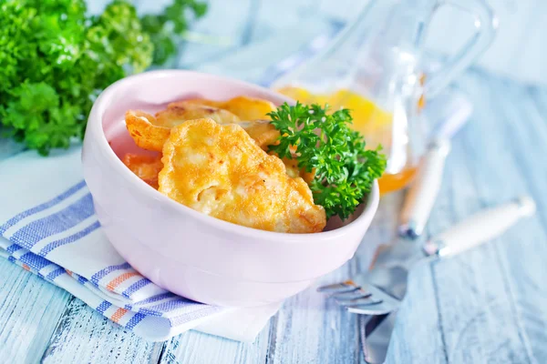 Chicken cutlets in bowl — Stock Photo, Image