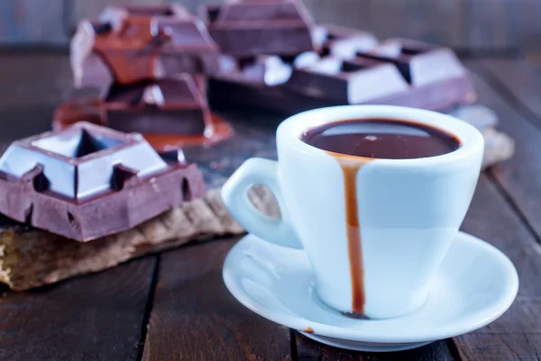 Chocolate caliente en taza — Foto de Stock