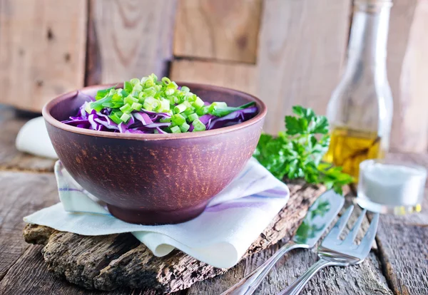 Смачний салат у мисці — стокове фото