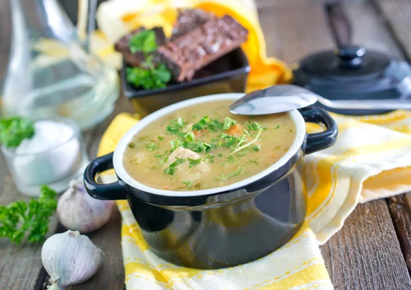 Zuppa di piselli con crostini — Foto Stock