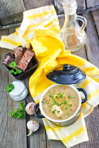 Erwten soep met croutons — Stockfoto