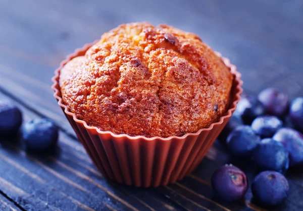 Muffin com mirtilo na mesa — Fotografia de Stock