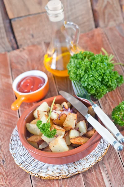 Patata frita en el plato —  Fotos de Stock