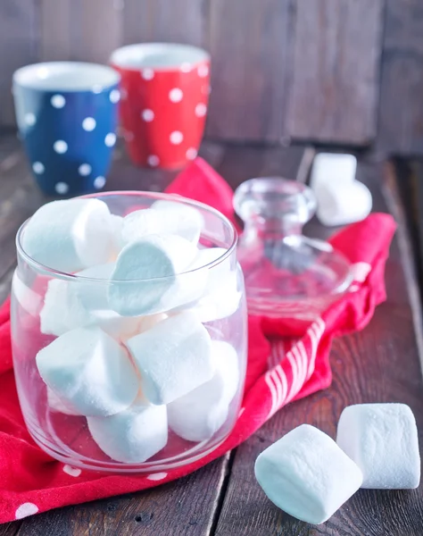 Witte marshmallows in glas bank — Stockfoto