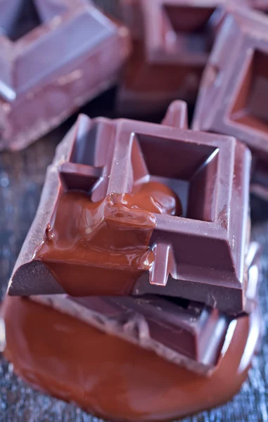 Chocolate dulce en la mesa de madera — Foto de Stock