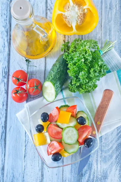 Grekisk sallad i skål — Stockfoto