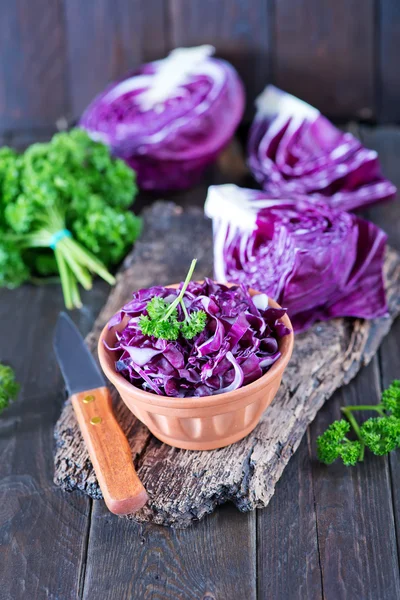 Blue cabbage in bowl — Stock Photo, Image
