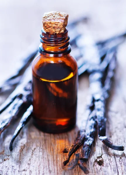 Ätherisches Öl mit Vanille — Stockfoto