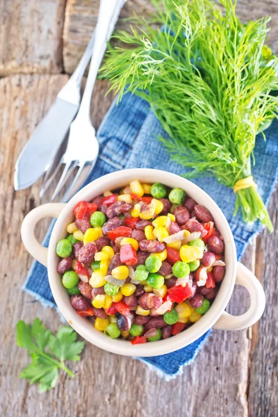 Mezclar las verduras en bowl — Foto de Stock