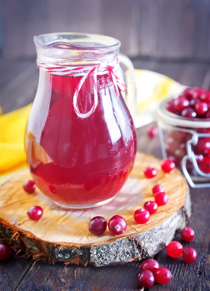 Cranberry in bowl and juice — Stock Photo, Image