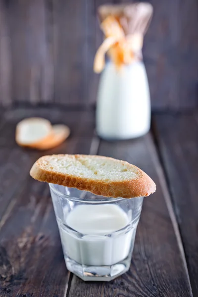 Fresh milk in glass — Stock Photo, Image