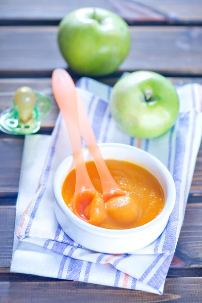 Comida para bebés en tazón — Foto de Stock